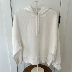 NWOT Harmony & Balance Cozy White Quilted Hooded Sweatshirt